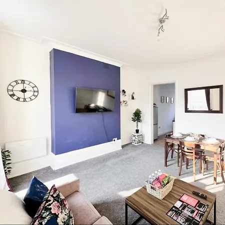 Camden Apartment - 10 Percent Reduced From Restaurant Bill